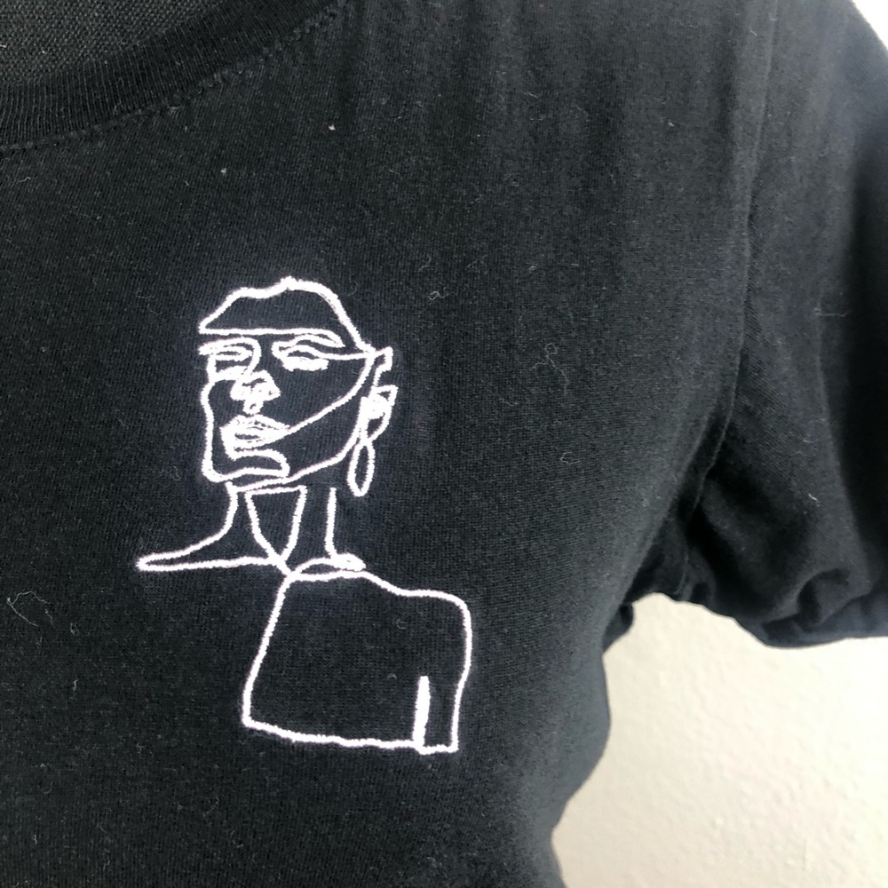 Laura Wells T-shirt - Picture 2 of 6